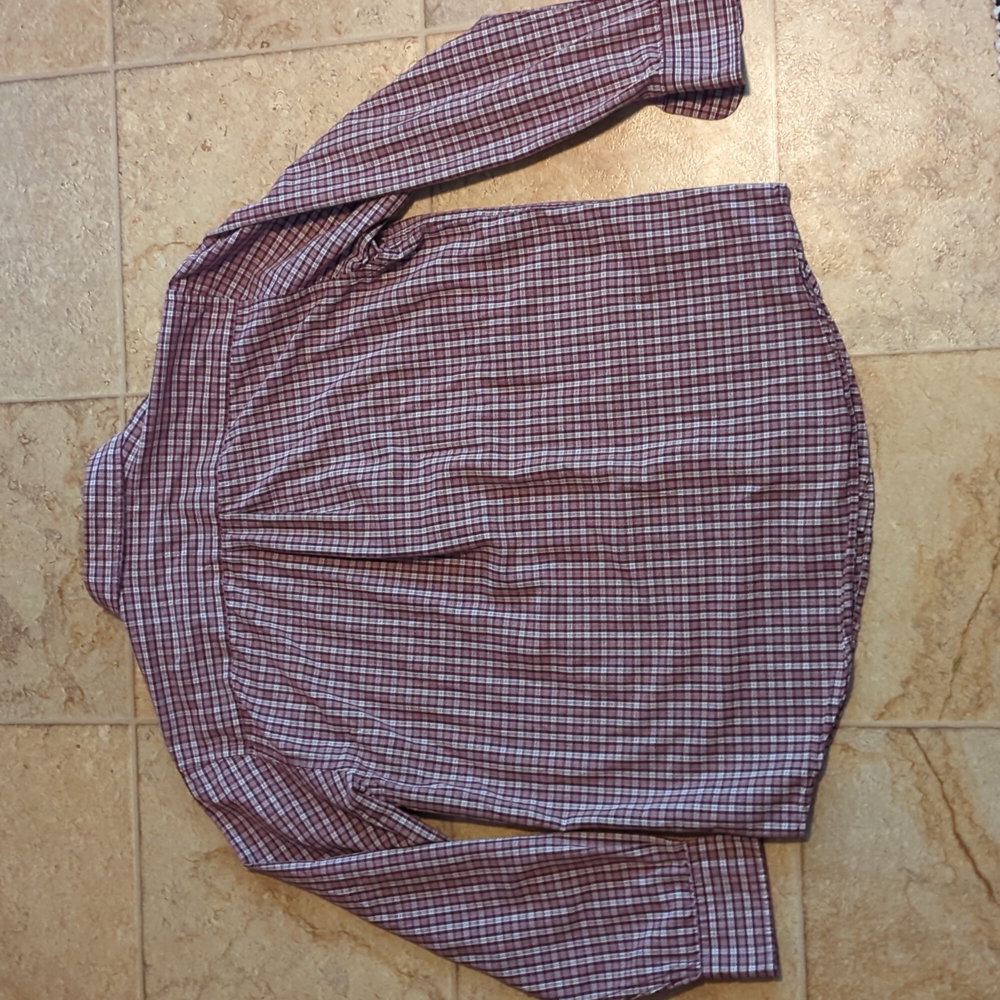 Red button down shirt - Picture 2 of 3